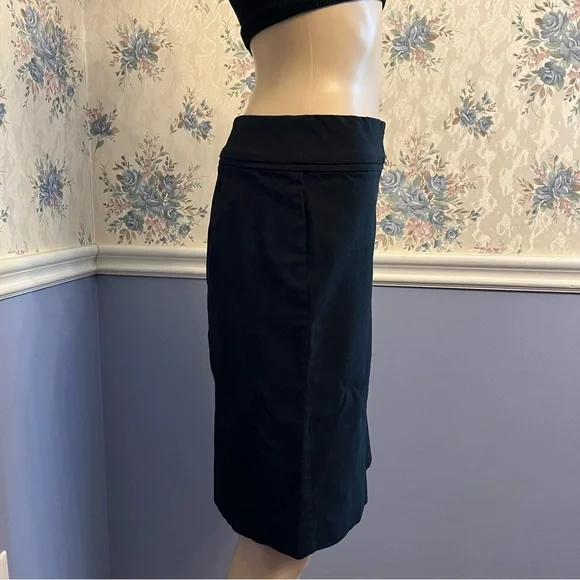 The Limited Exact Stretch Black Knee Length Pencil Skirt, Size 4 - Picture 3 of 10